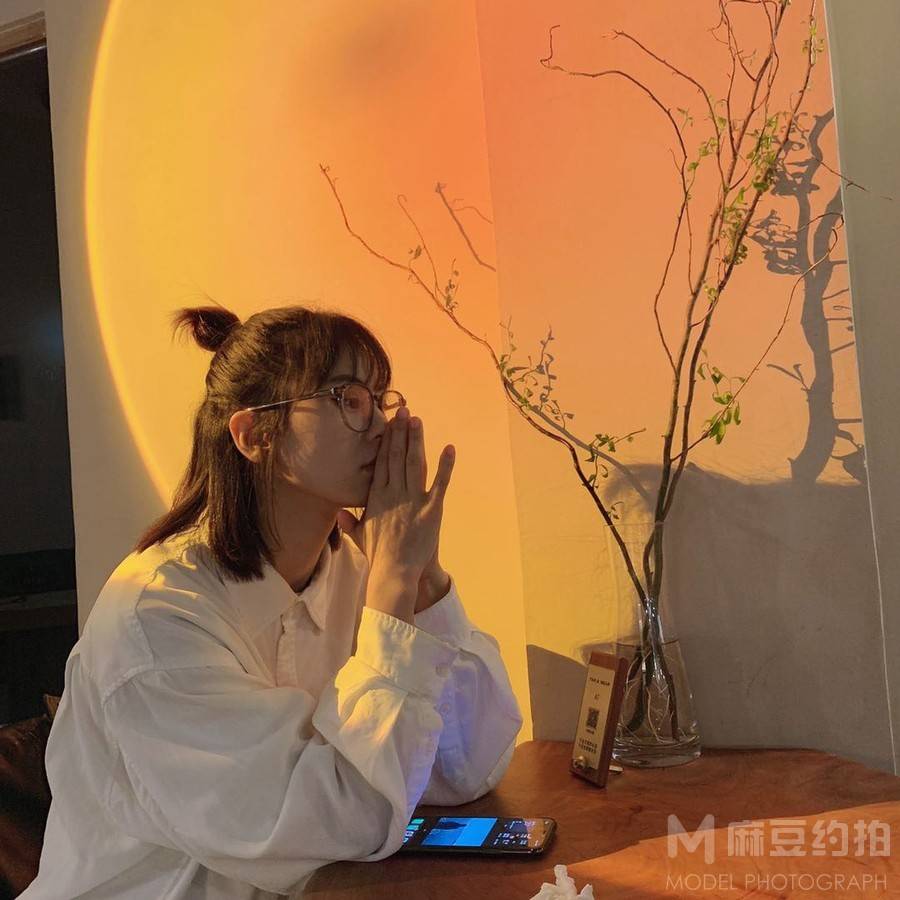情绪模特