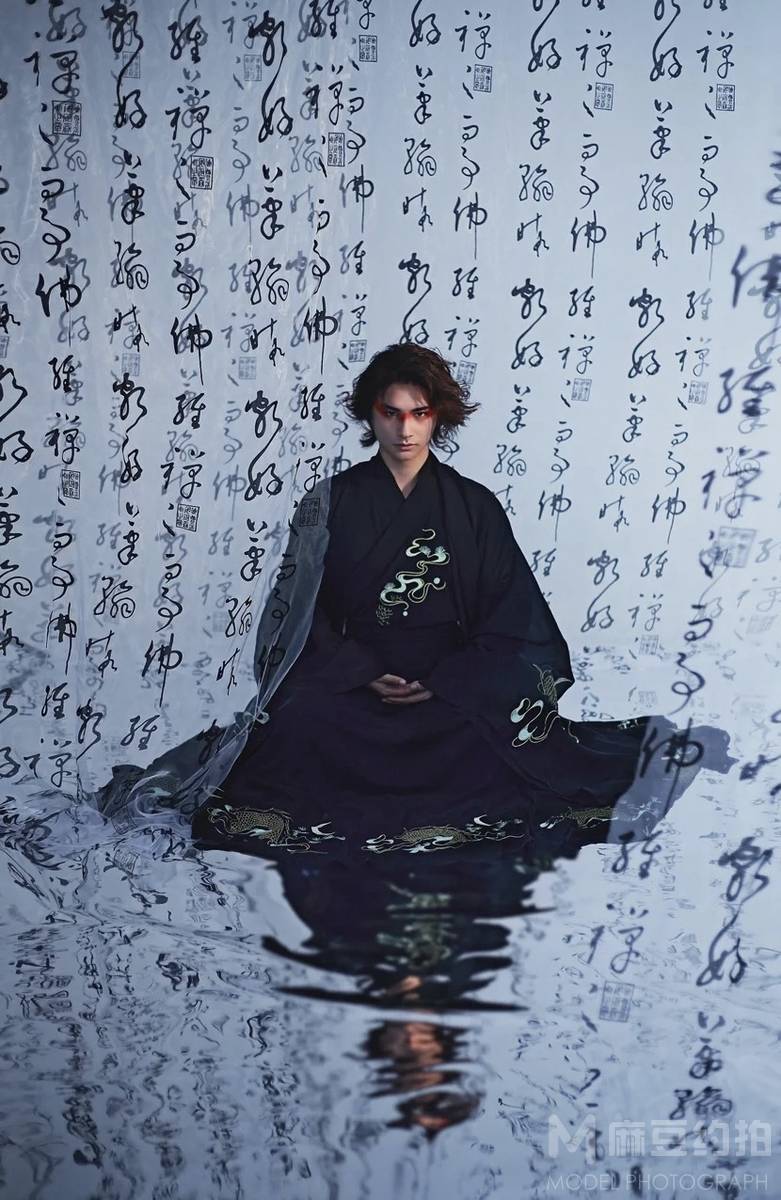 情绪模特