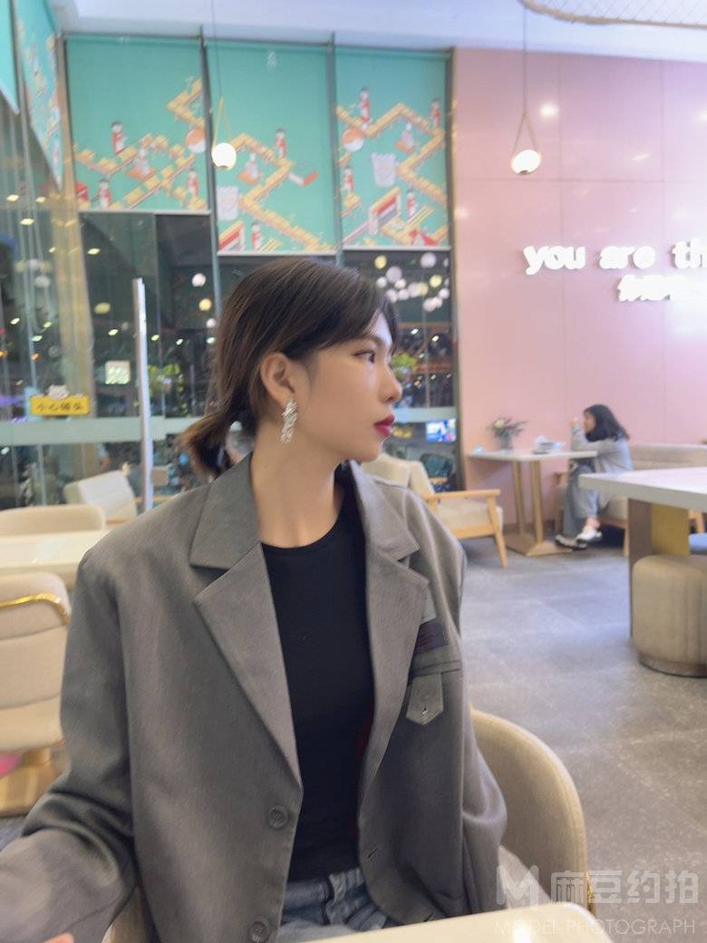 黑白模特