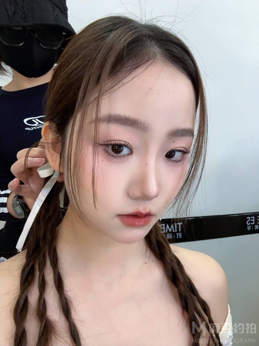 妆容模特
