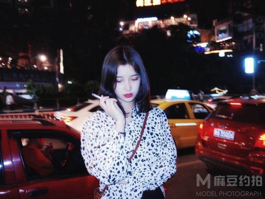 情绪模特