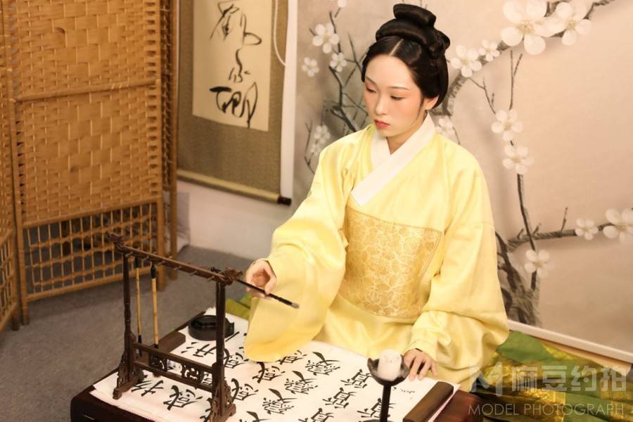 汉服模特