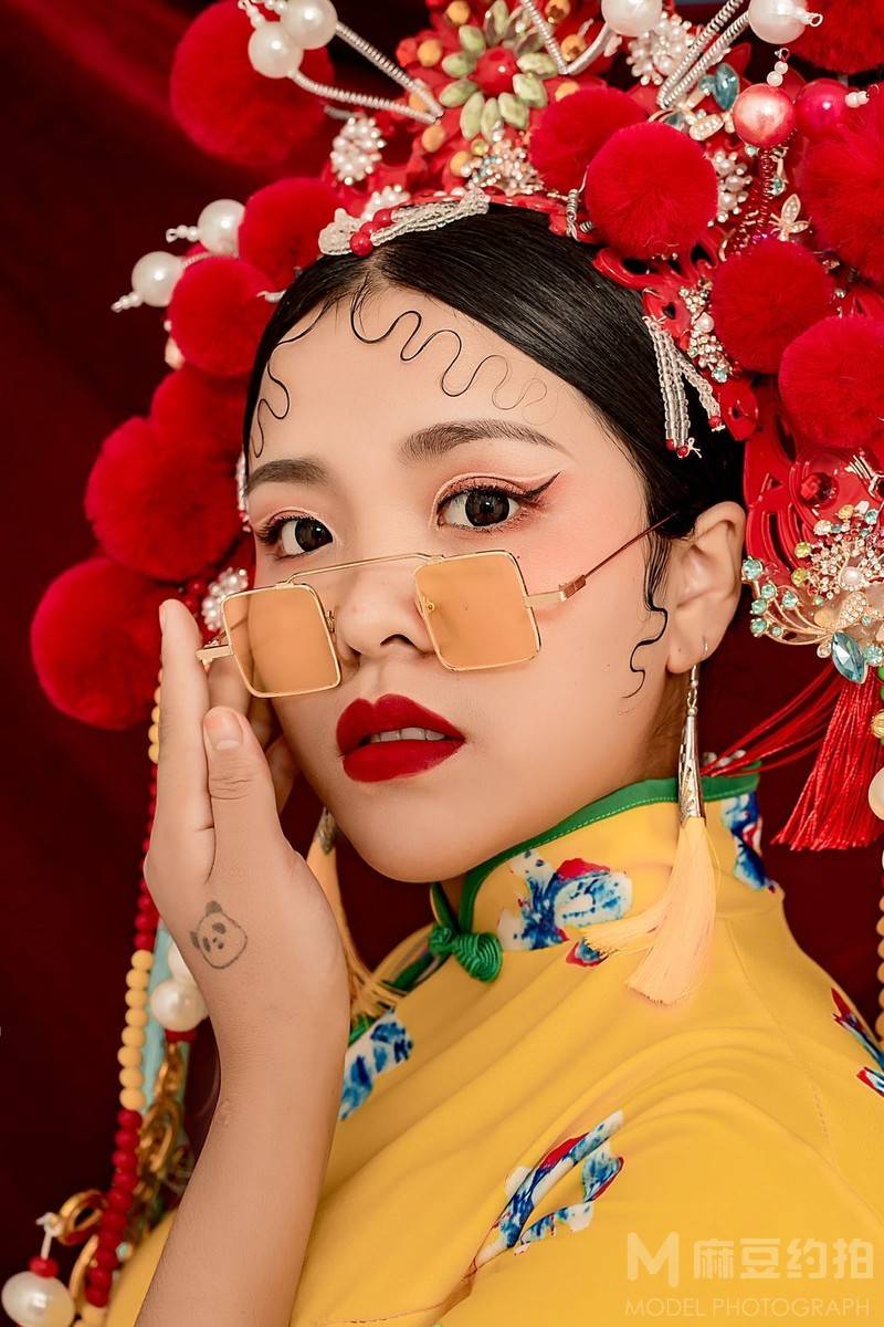 情绪模特