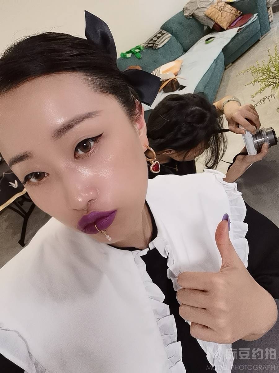 妆容模特