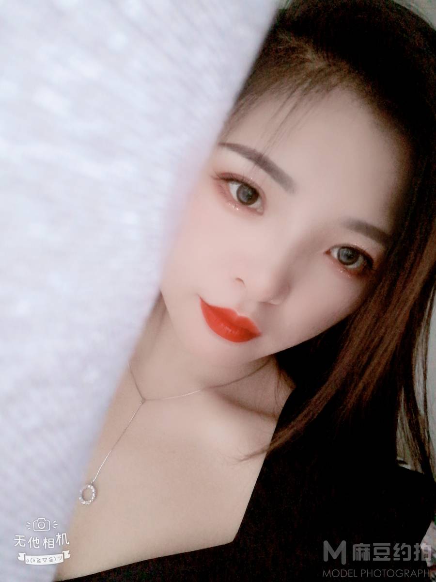 黑白模特