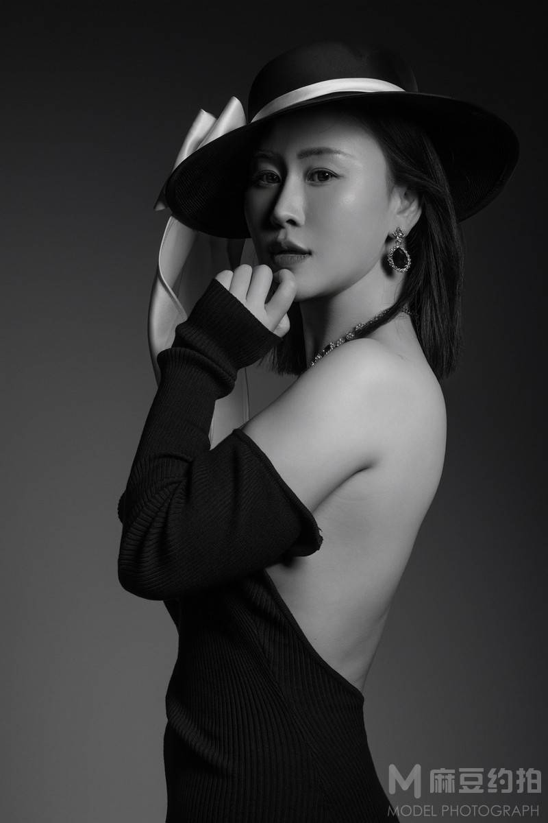 黑白模特