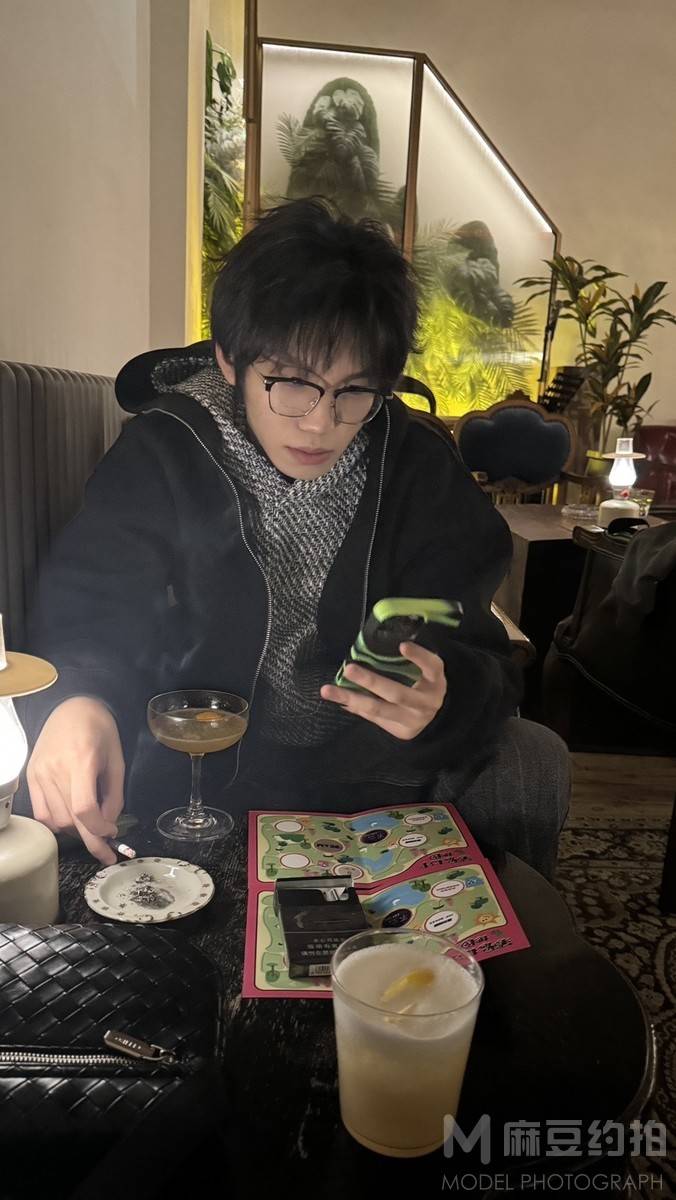 情绪模特