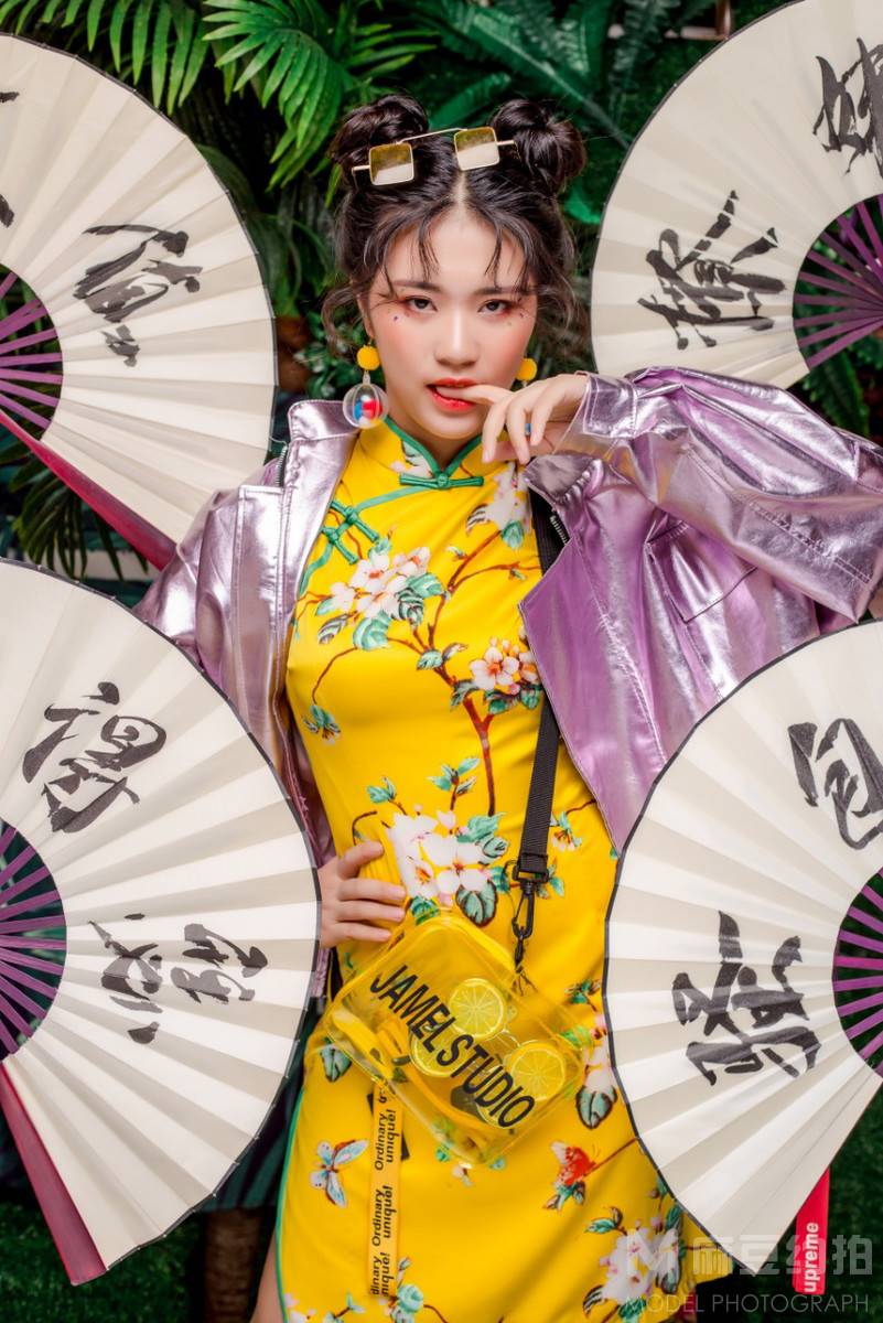 情绪模特