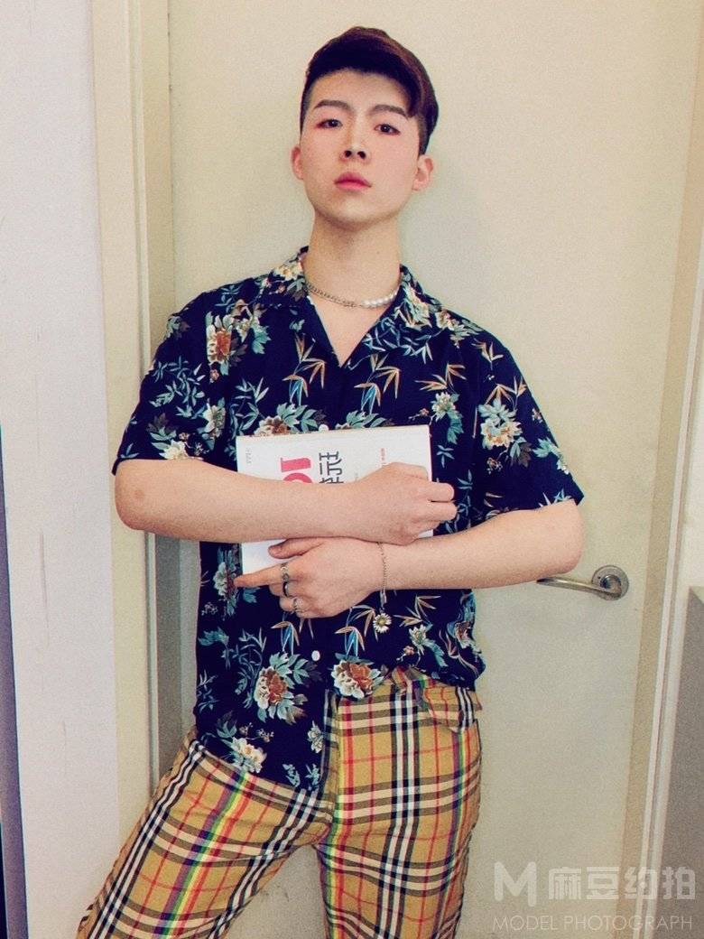 黑白模特