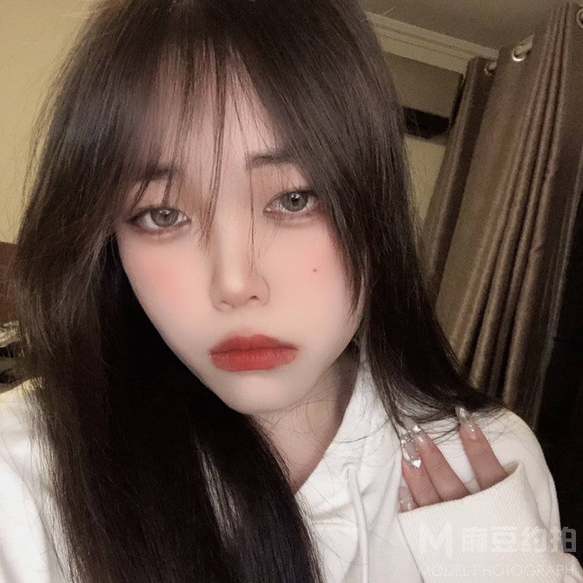黑白模特