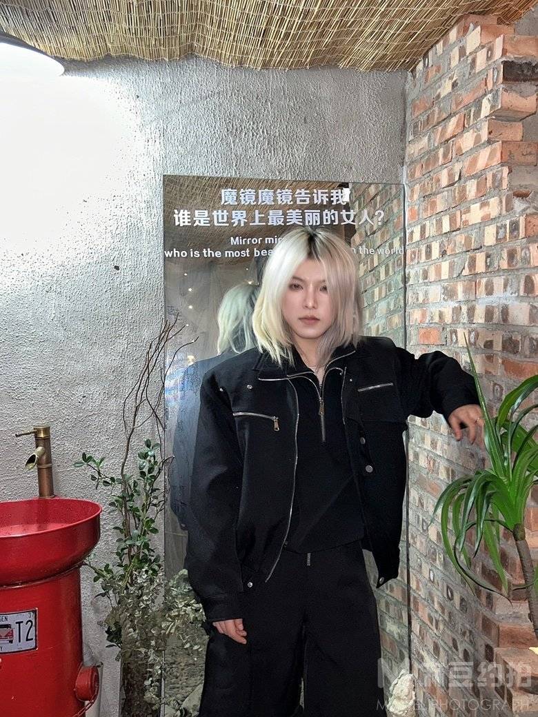 情绪模特