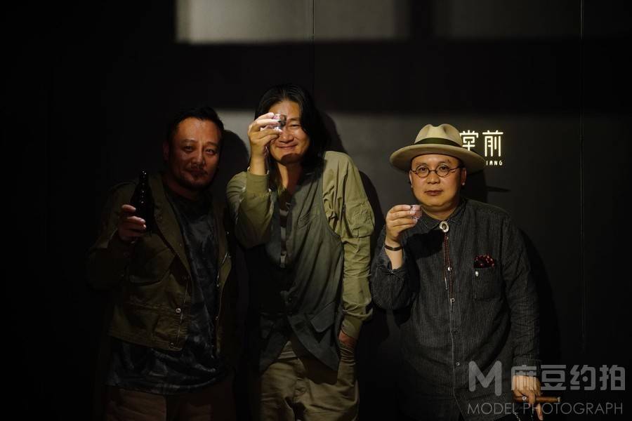 黑白模特