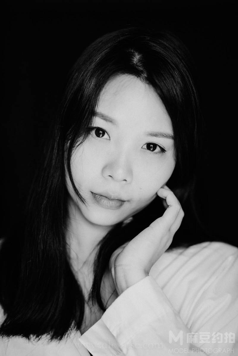 黑白模特