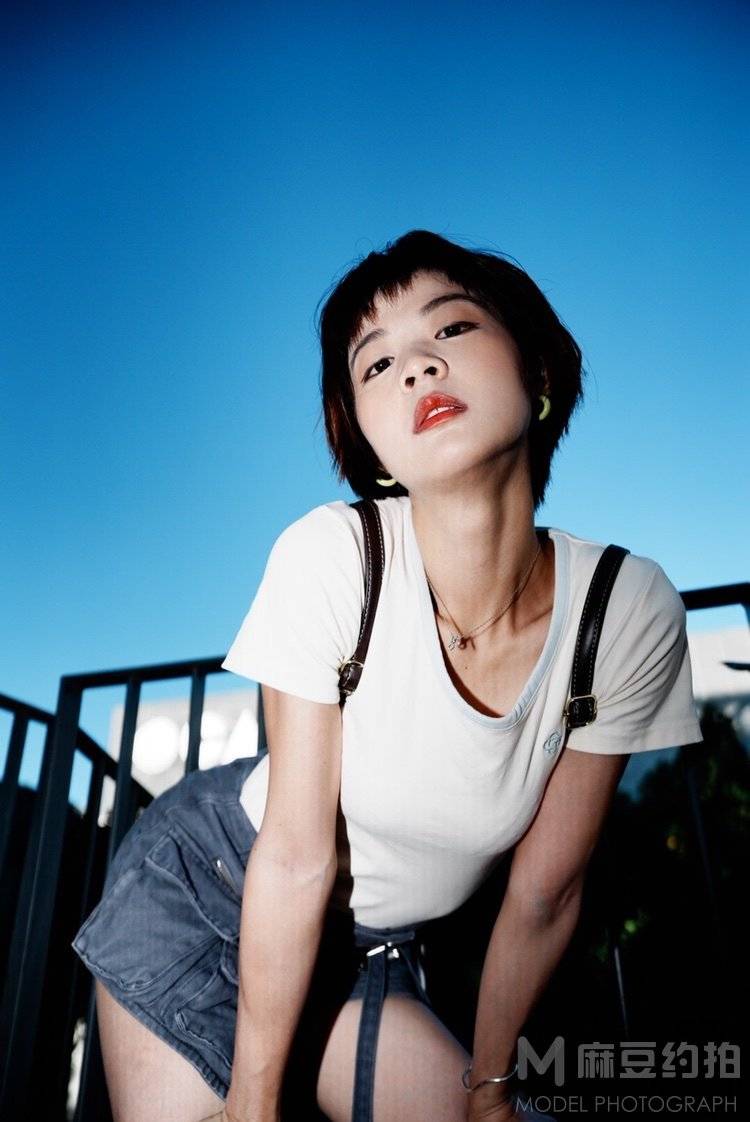 情绪模特
