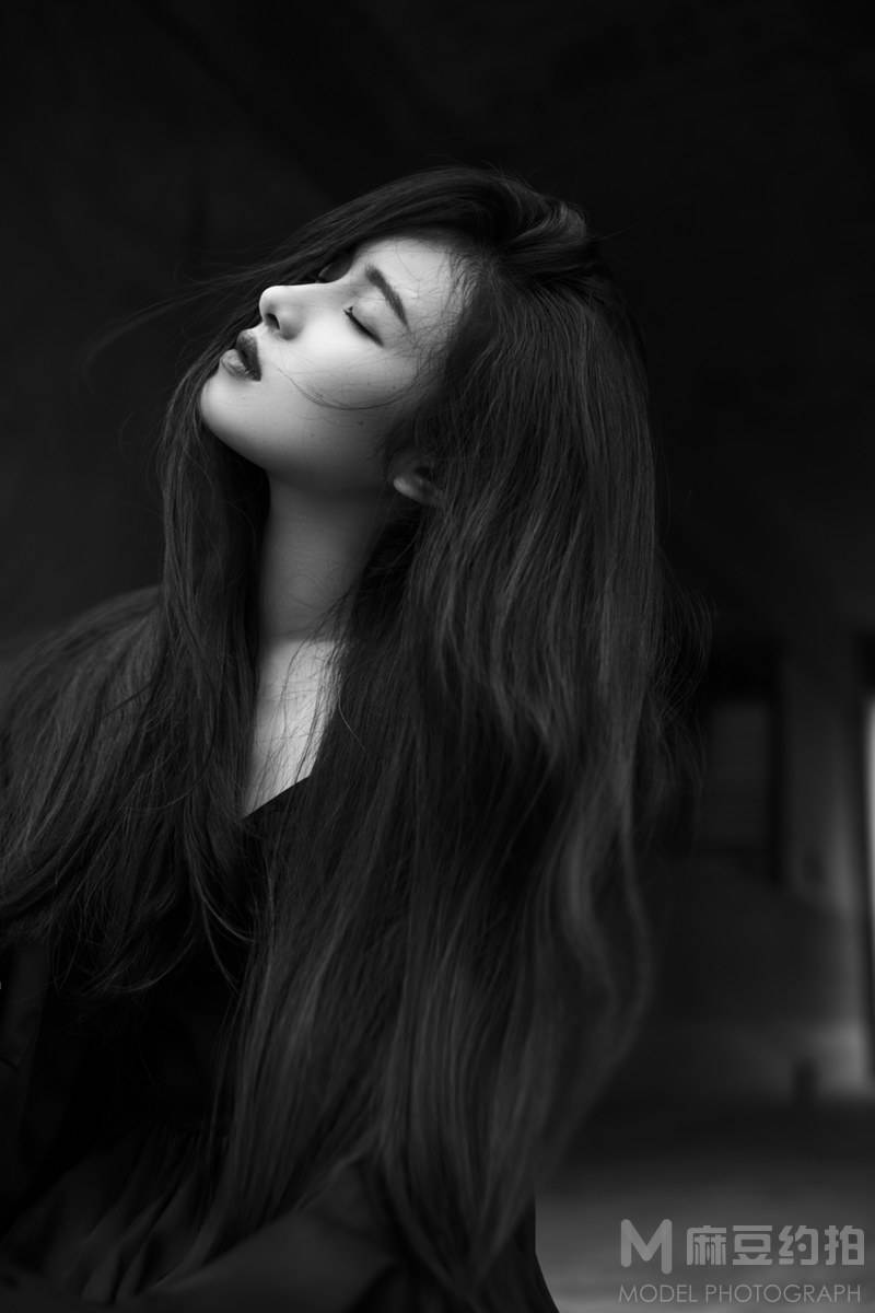 黑白模特