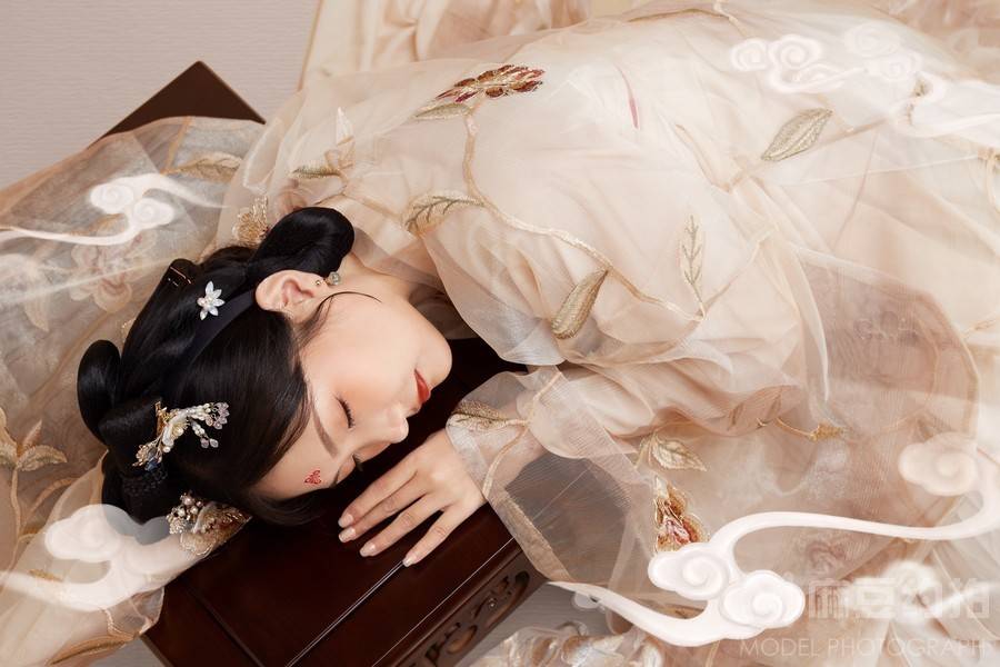 汉服模特