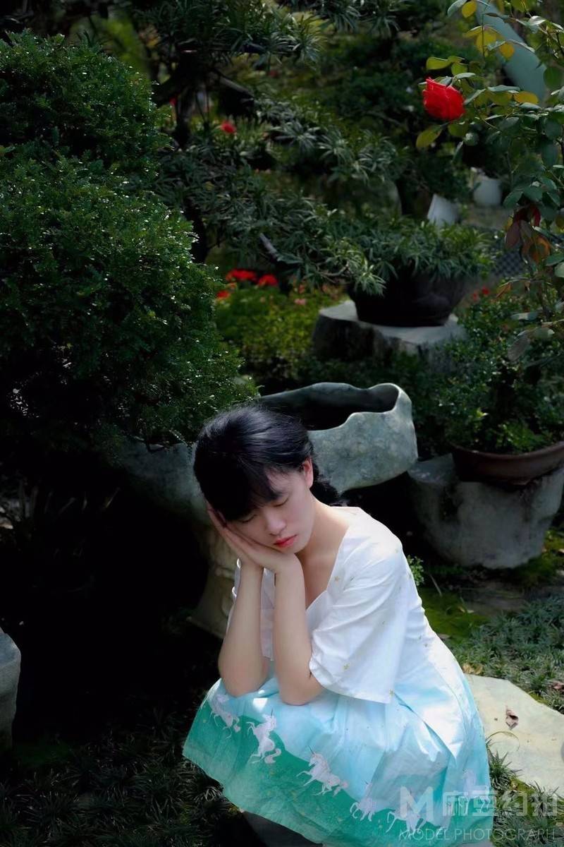 情绪模特
