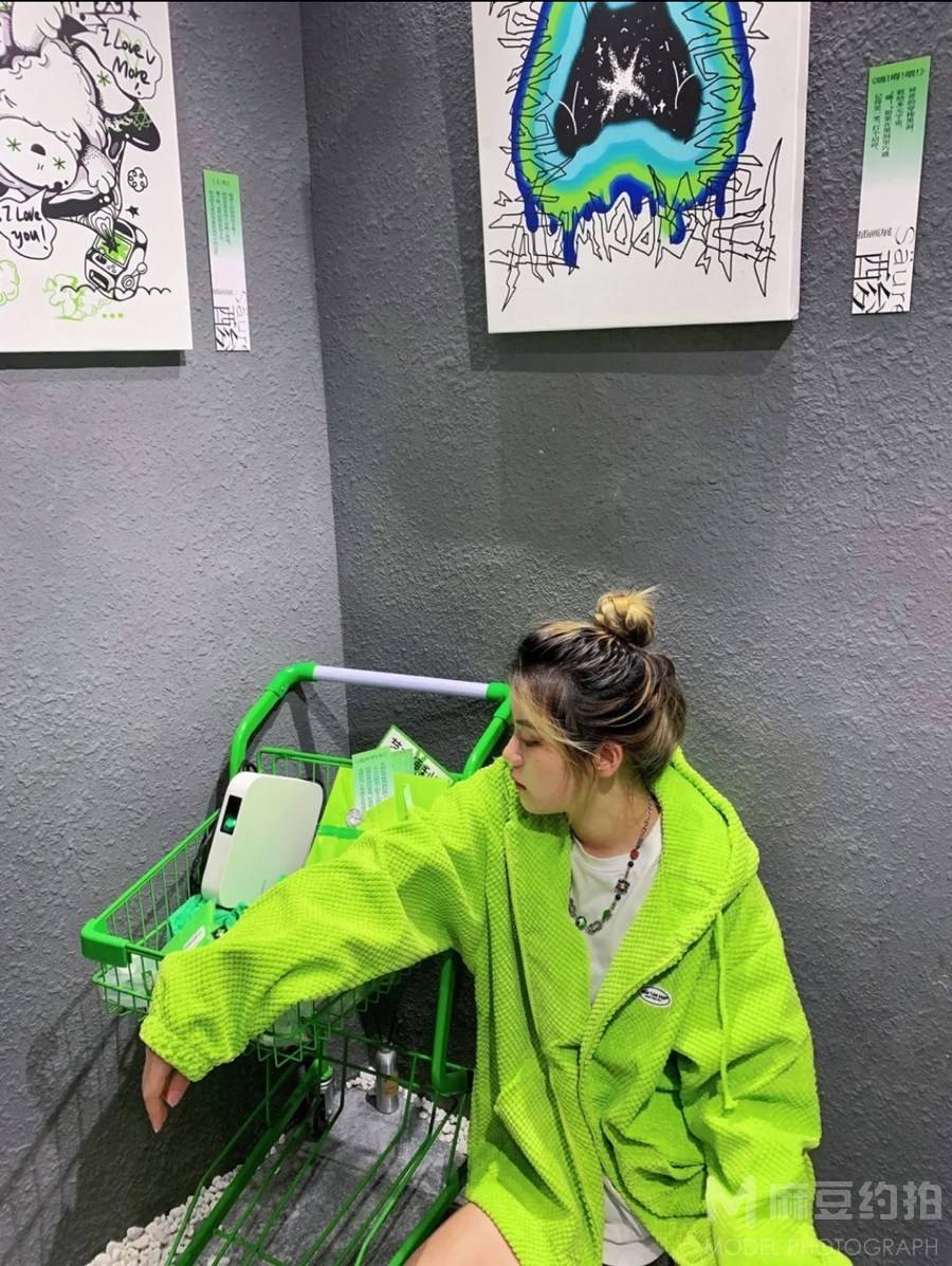 校园模特
