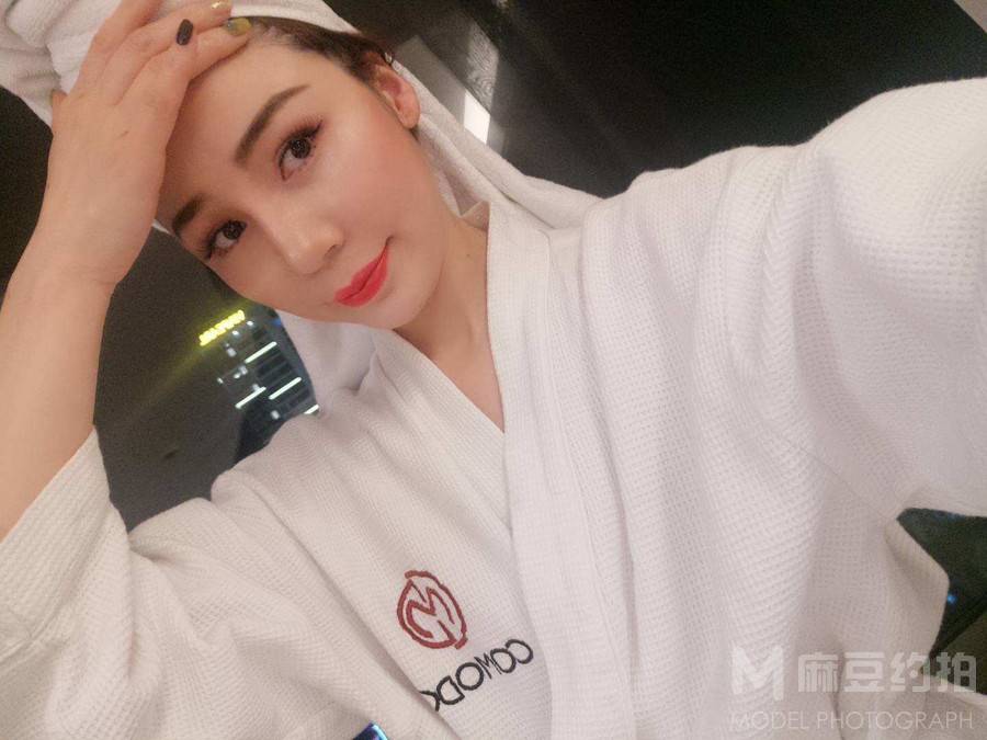 黑白模特