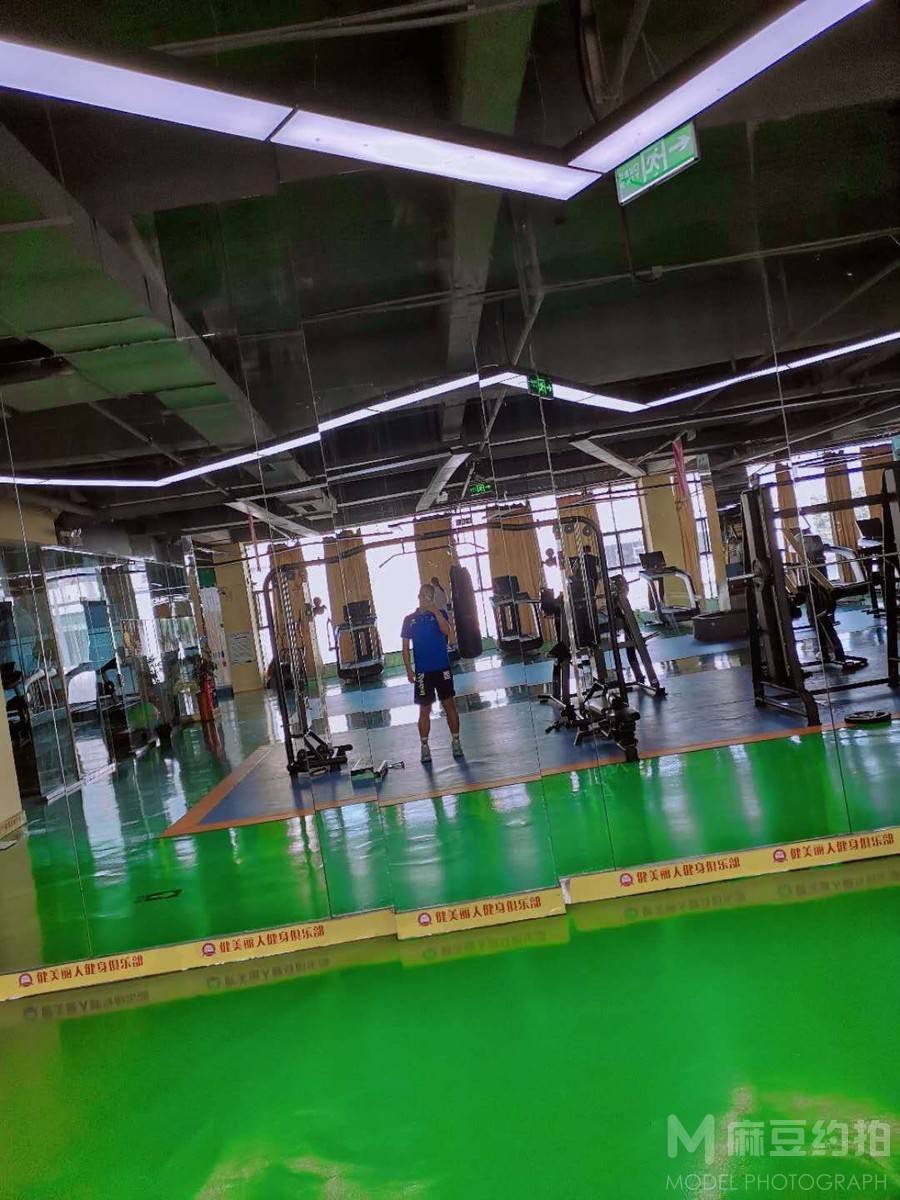 黑白模特