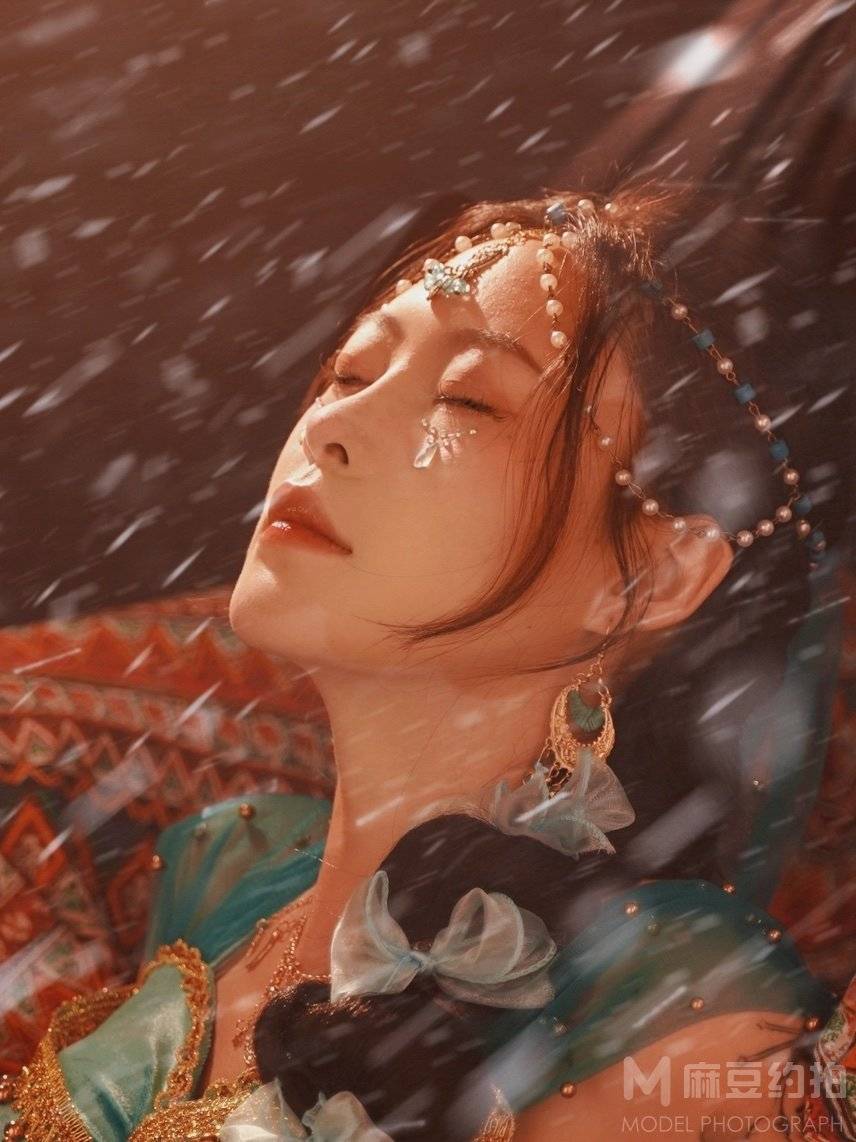 情绪模特