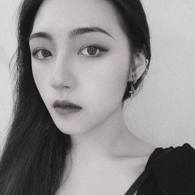 黑白模特