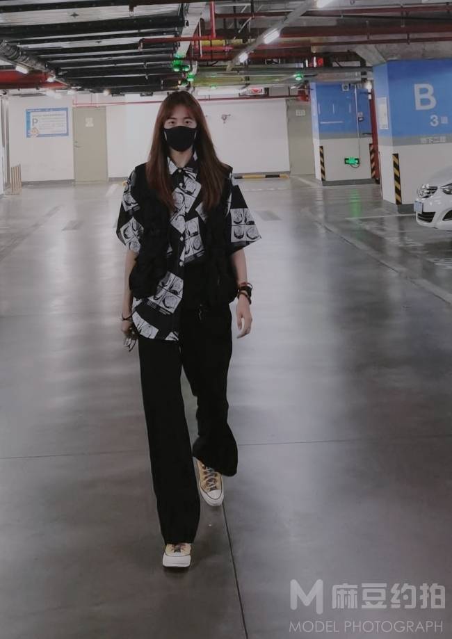 黑白模特