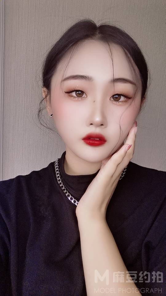 妆容模特