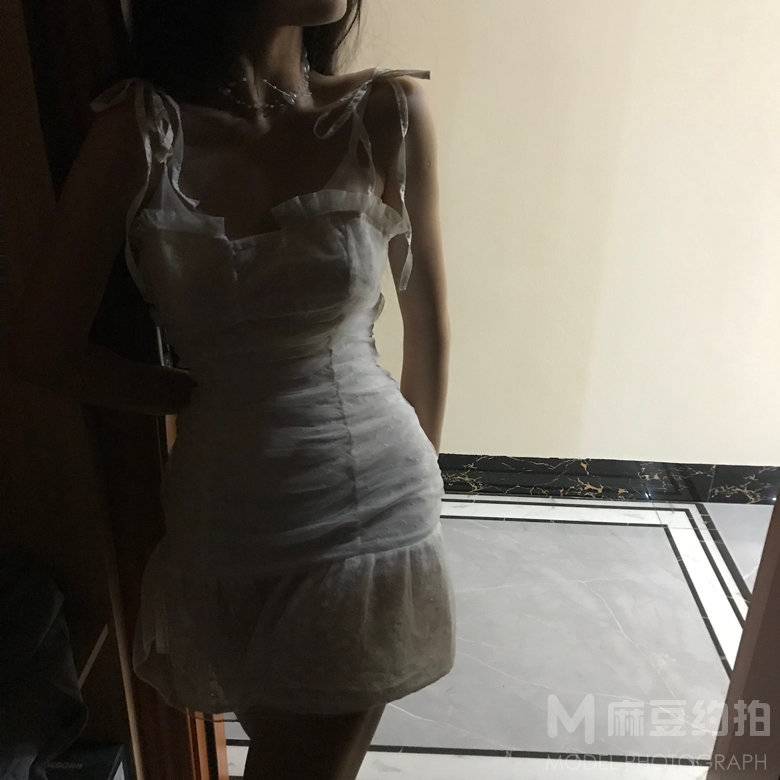 黑白模特
