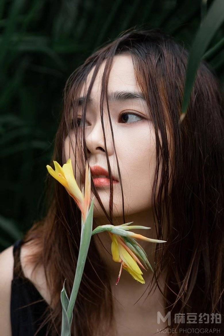 情绪模特