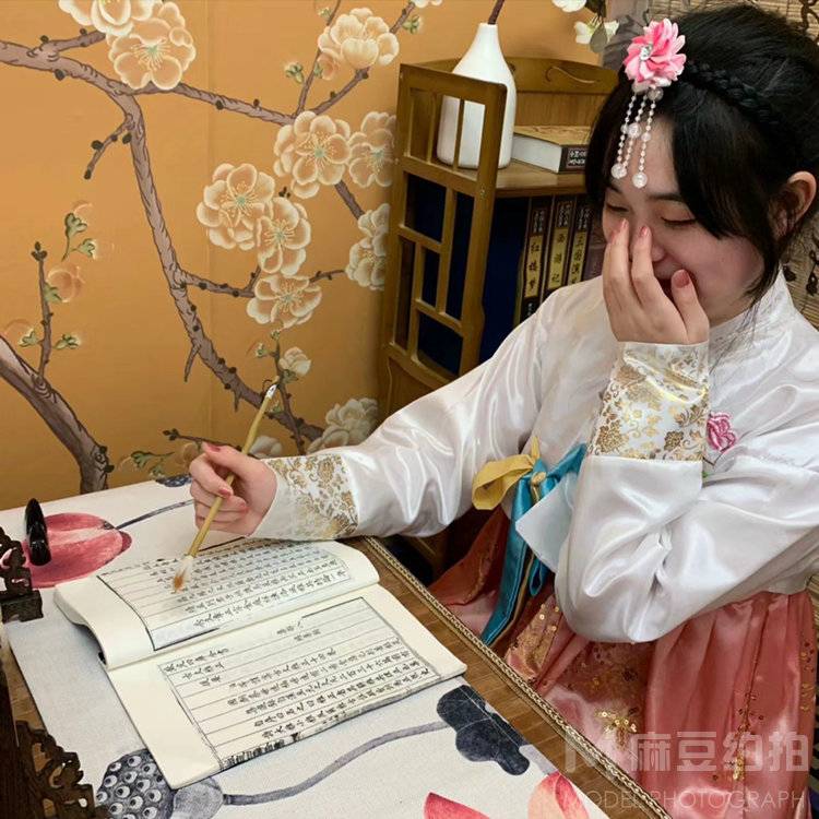 校园模特