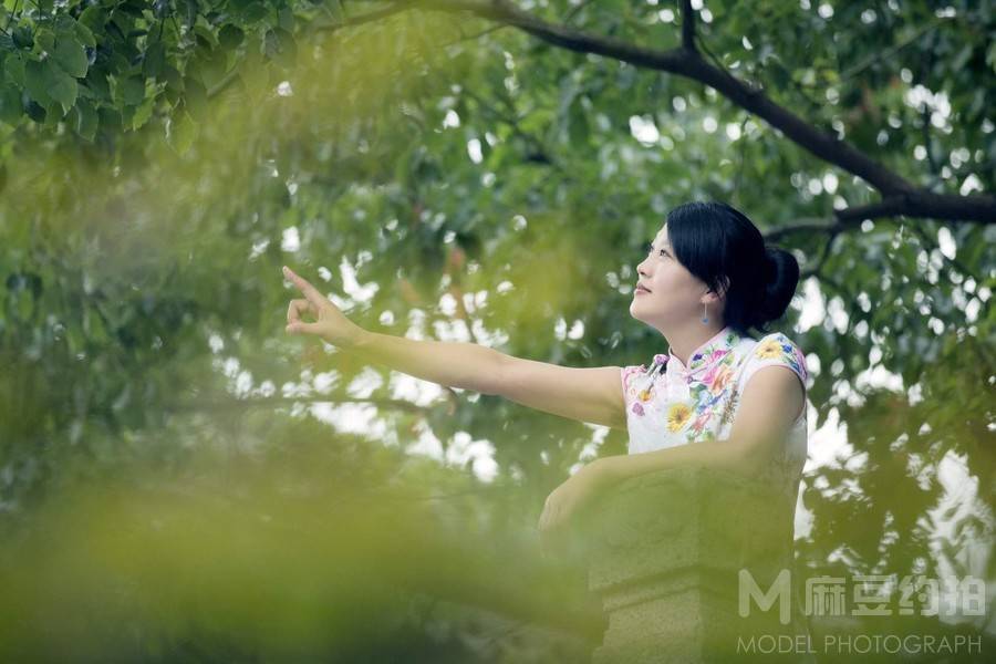 情绪模特