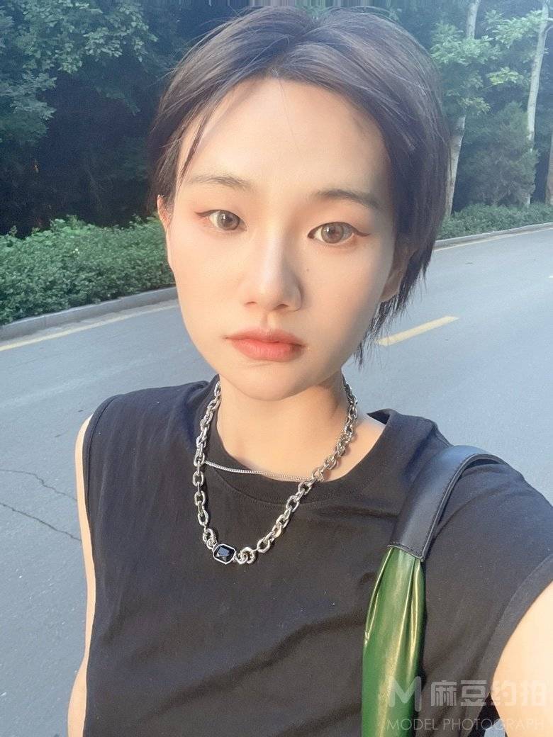 黑白模特