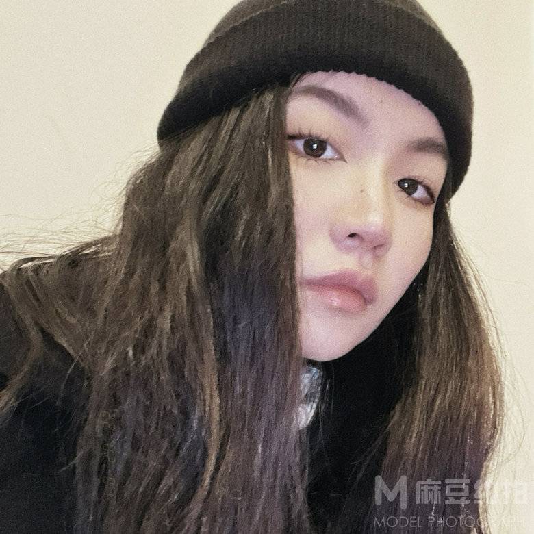 黑白模特