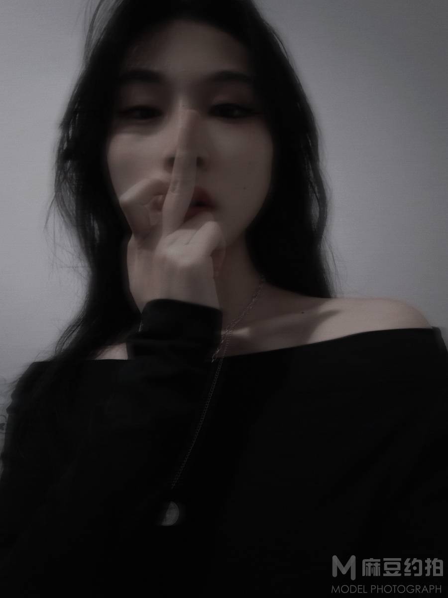 黑白模特