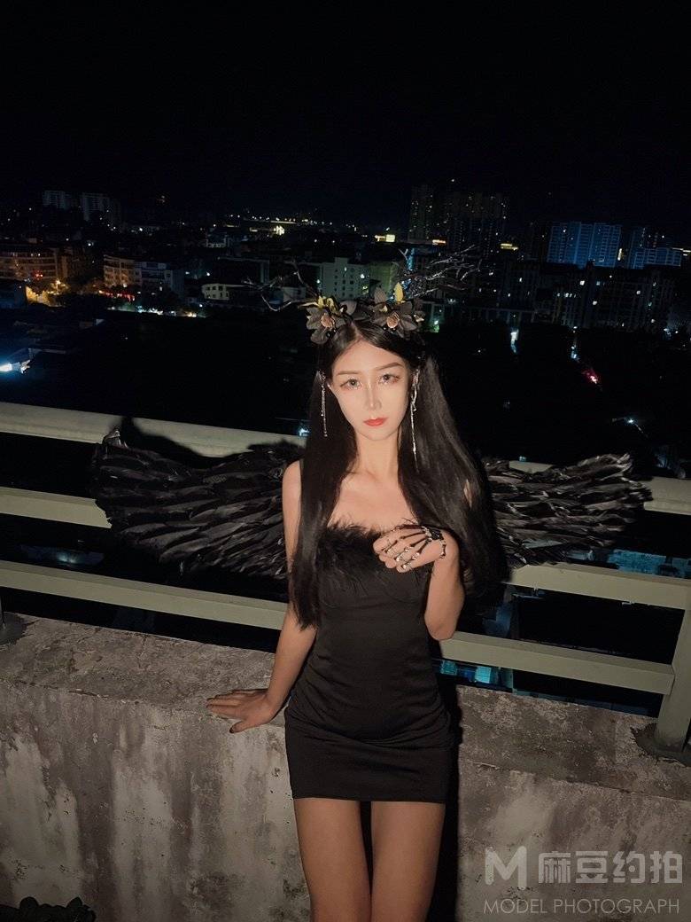 黑白模特