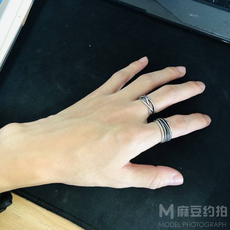 黑白模特