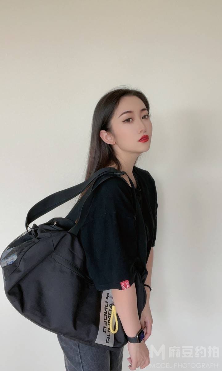 黑白模特
