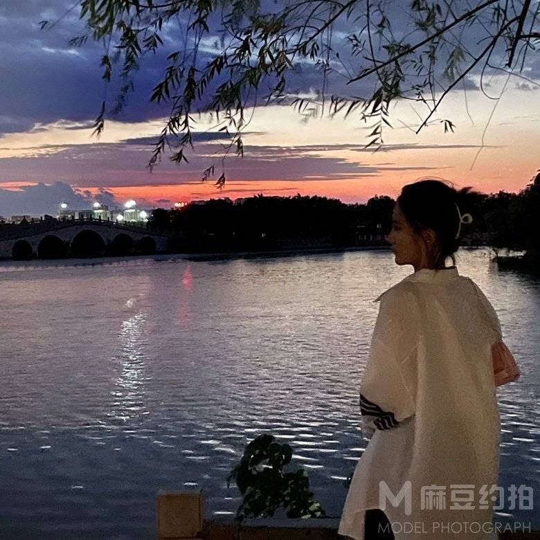 黑白模特