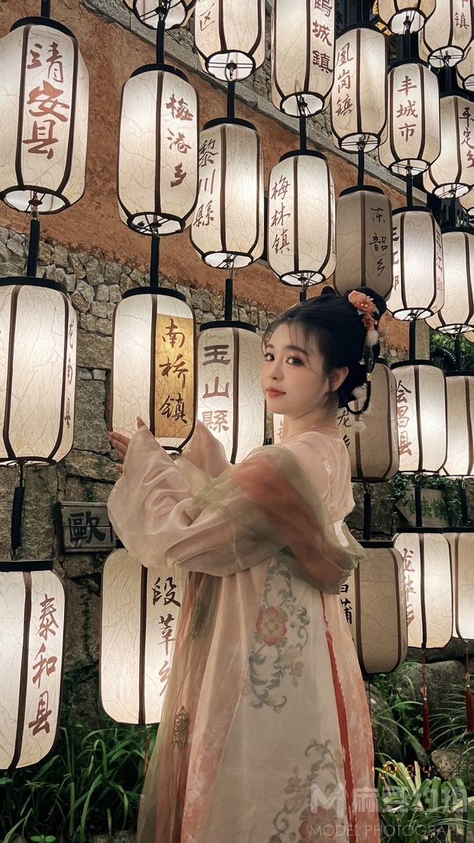 汉服模特