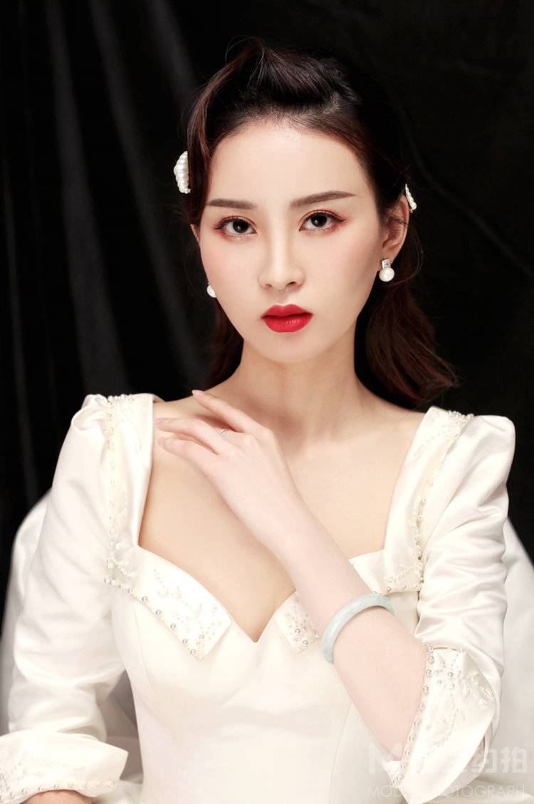 黑白模特