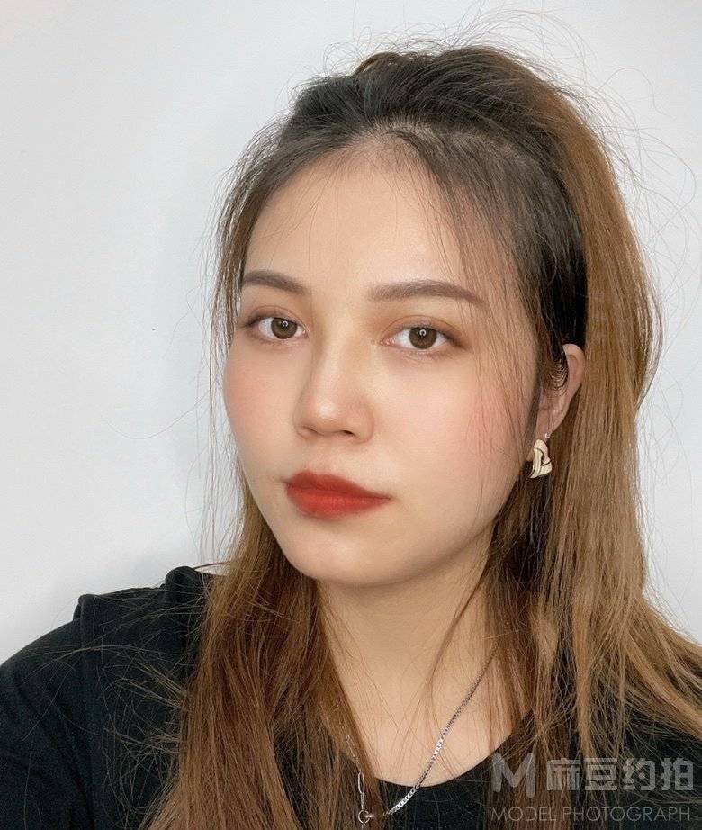黑白模特