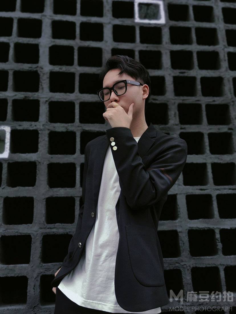 情绪模特