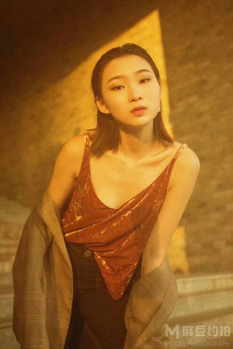 情绪模特