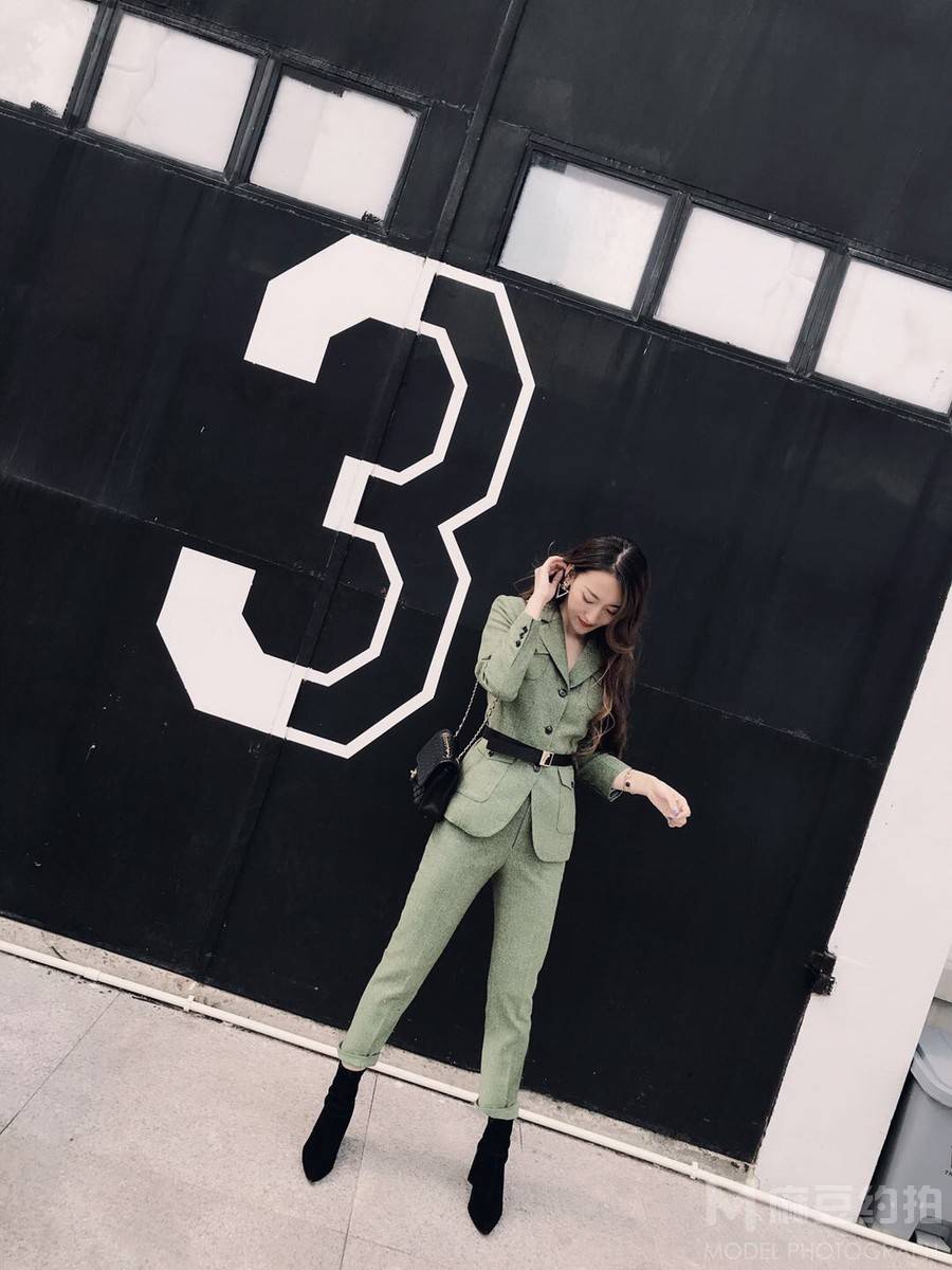 情绪模特