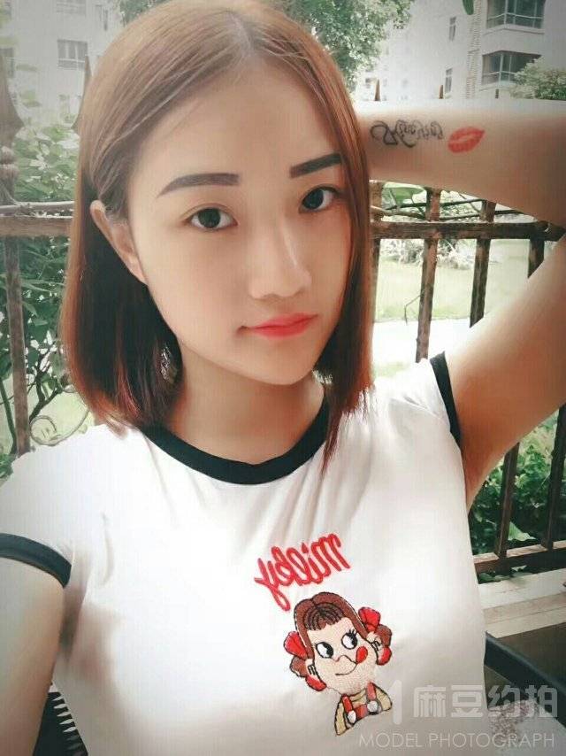 黑白模特