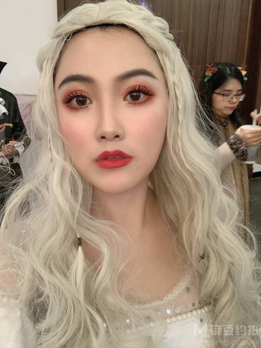 情绪模特