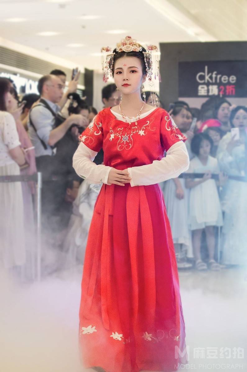 汉服模特