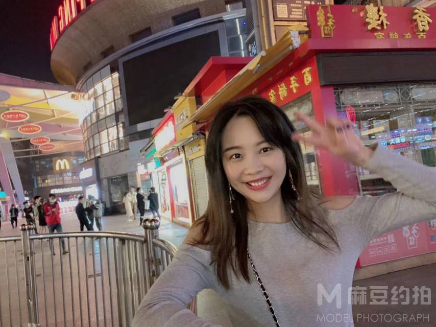 校园模特