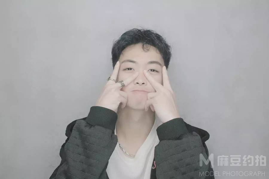 情绪模特